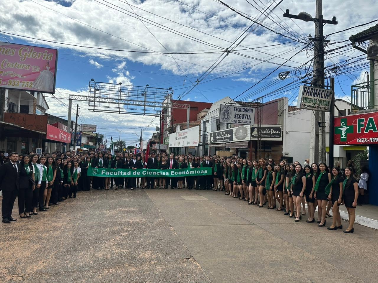 Participación de la FCE UNA en el desfile del 8 de mayo
