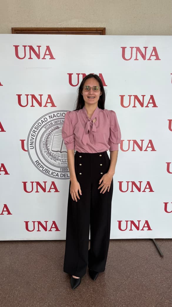 Greynhi Luján Recalde Bogado, joven investigadora de la FCE UNA Filial Caaguazú
